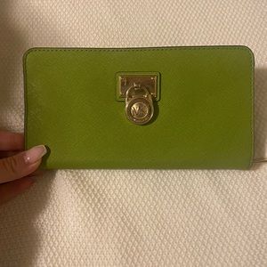 Michael Kors Zipper Wallet